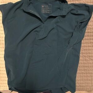 Size small figs scrub top, barely worn